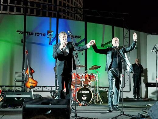 באדיבות פניני המוסיקה