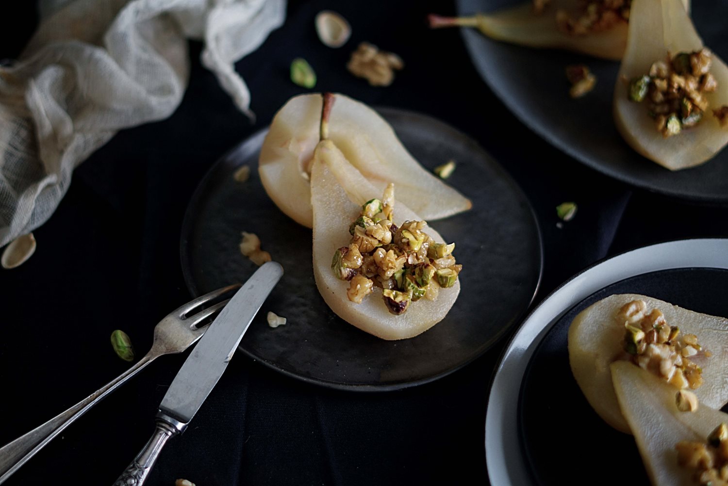 אגסים באגוזים מקורמלים _ קרדיט צילום TEKA 