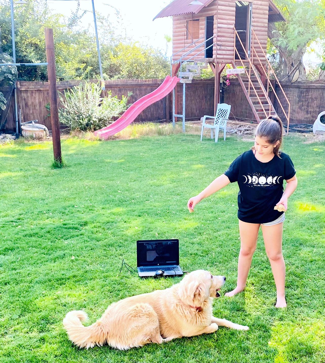 שיעור בזום עם חיות מחמד- בית הספר היסודי שיטים בערבה התיכונה