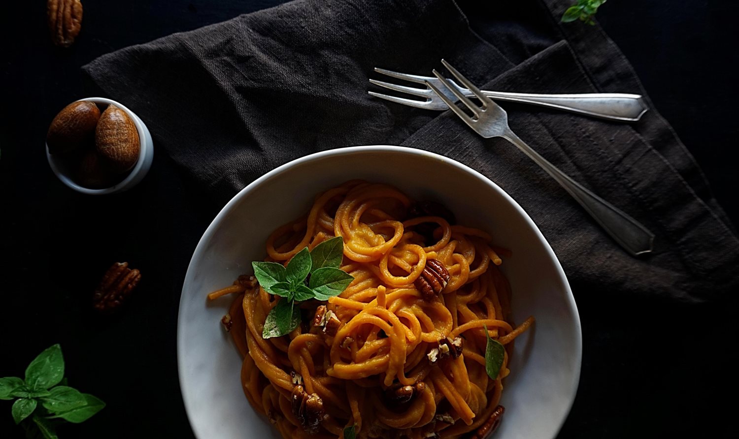 פסטה ברוטב דלעת, פקאן מקורמל וצ'ילי_צילום סטודיו TEKA