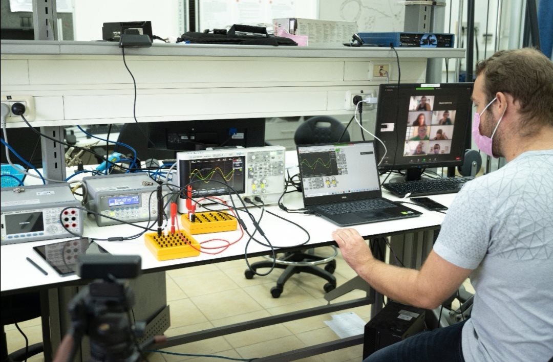  תמונה מהמעבדה | צילום: דני מכליס, אוניברסיטת בן-גוריון בנגב