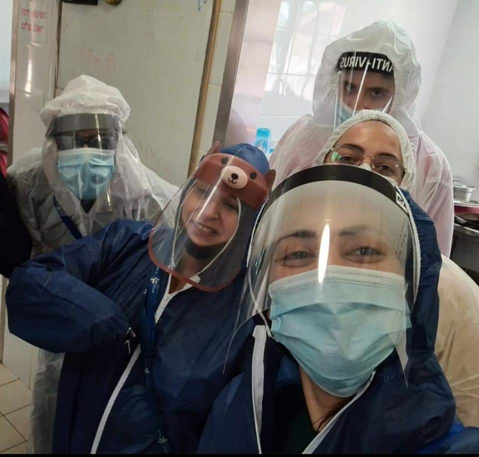 העובדים בכפר האירוסים | צילום: פרטי