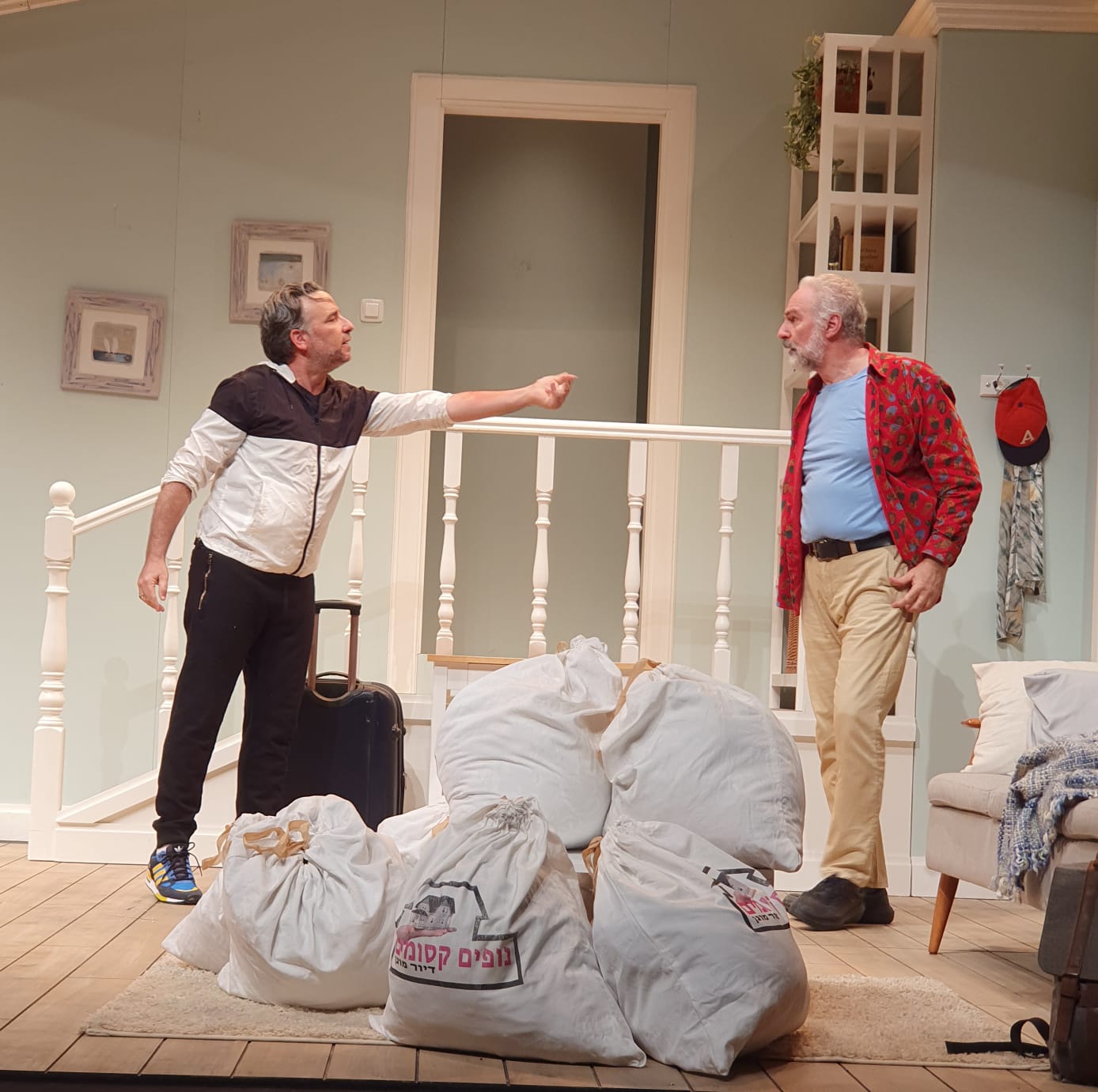 אלי גורנשטיין ומולי שולמן מתוך נופים קסומים של תיאטרון באר שבע. צילום רון ביטרמן