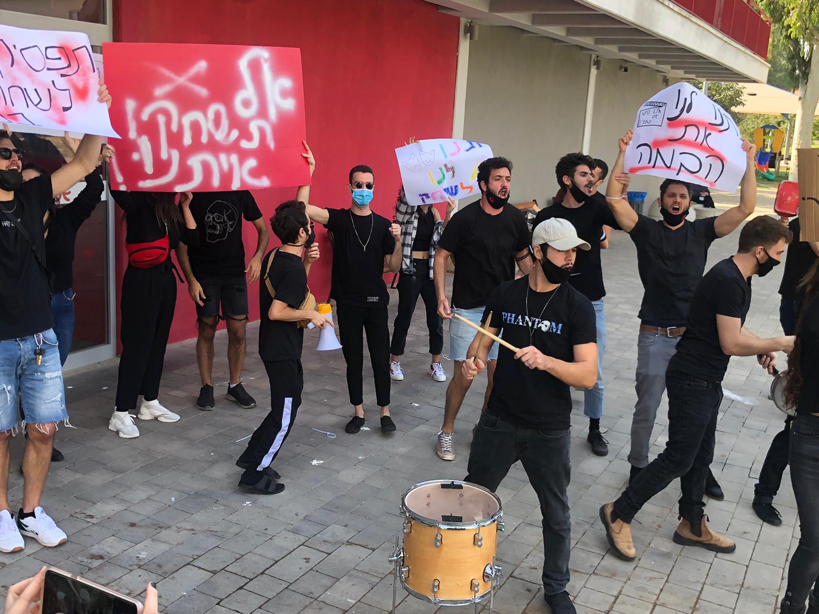 מחאת תלמידי גודמן בית הספר למשחק בנגב. קרדיט צילום: אנטולי שינפלד וסהר רקין