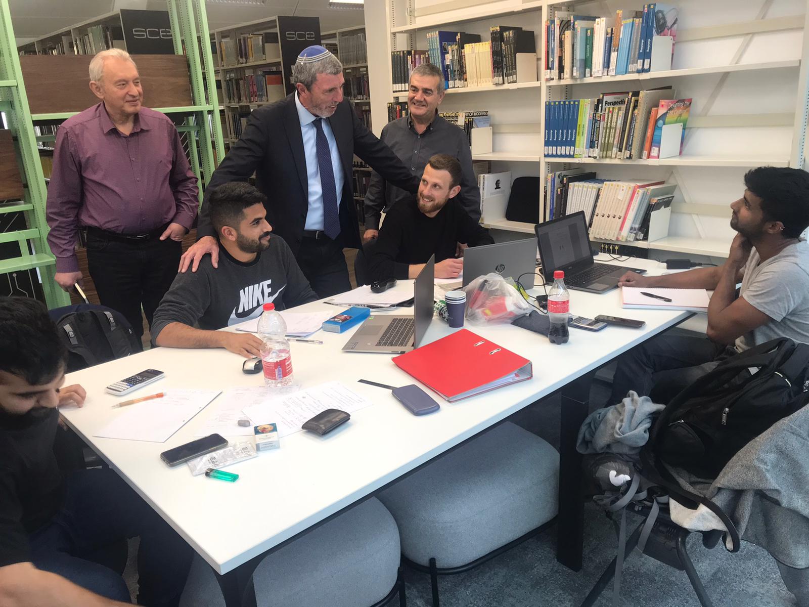 שואפים להגדיל תמריצים לסטודנטים צילום יחצ 