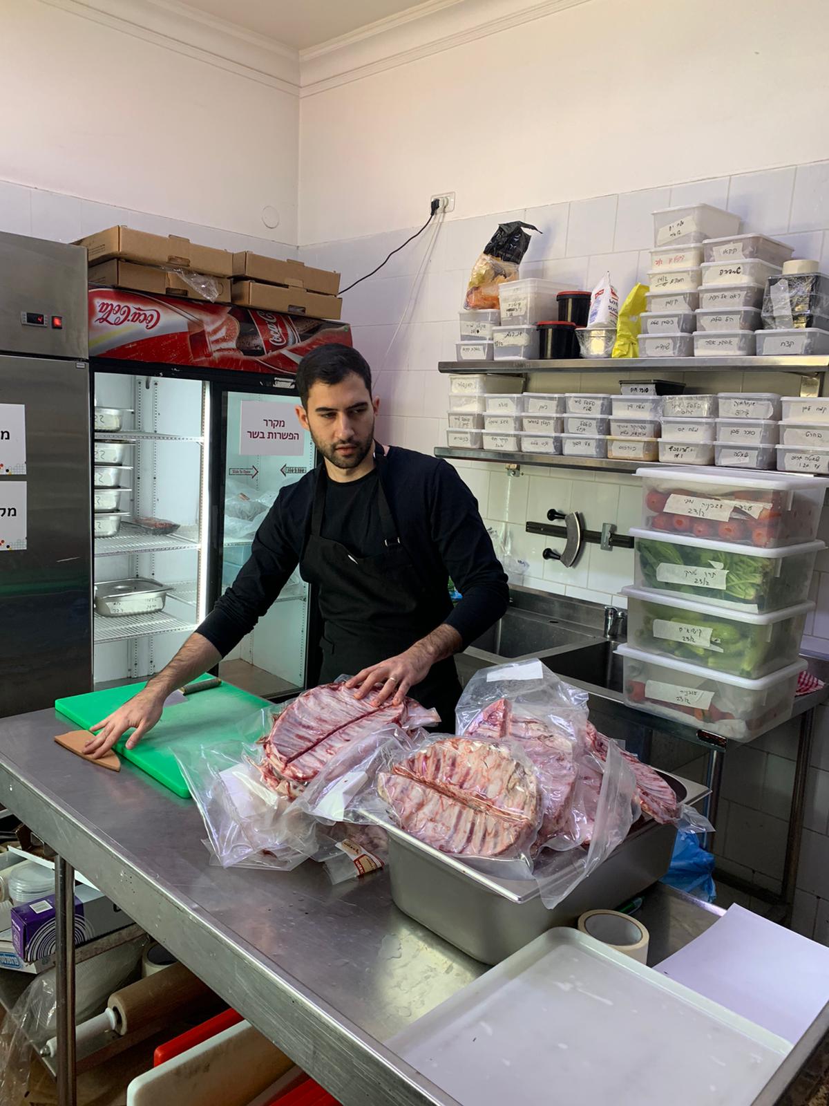 שף אליעד דנון התחיל בהכנות בכפרה