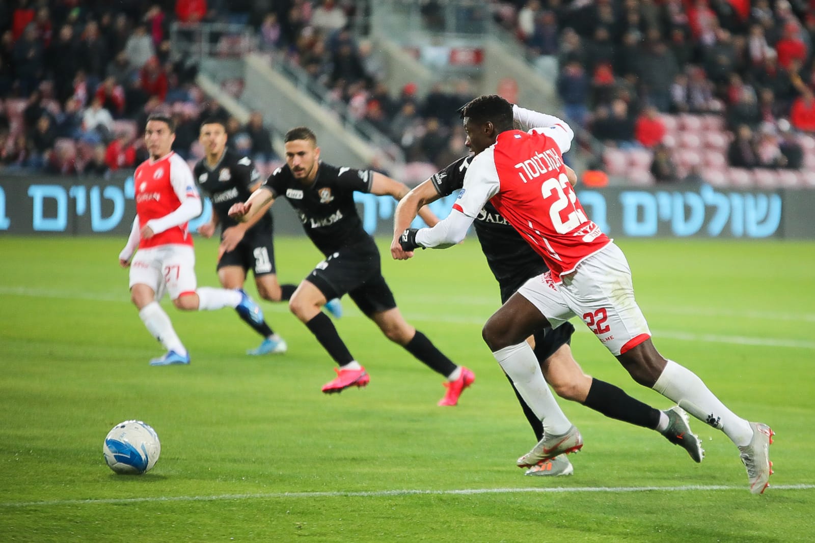 אקולטסה בישל בבכורה. צילום: זאב דיקמן