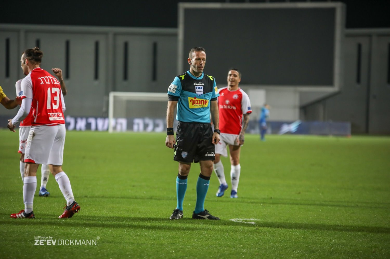 לא ישפוט במשחק הקרוב. צילום: זאב דיקמן