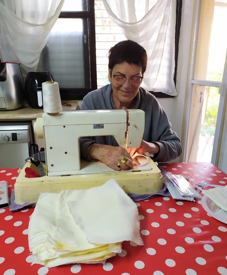 המתנדבת יהודית באום. קרדיט צילום באדיבות עמותת יחדיו