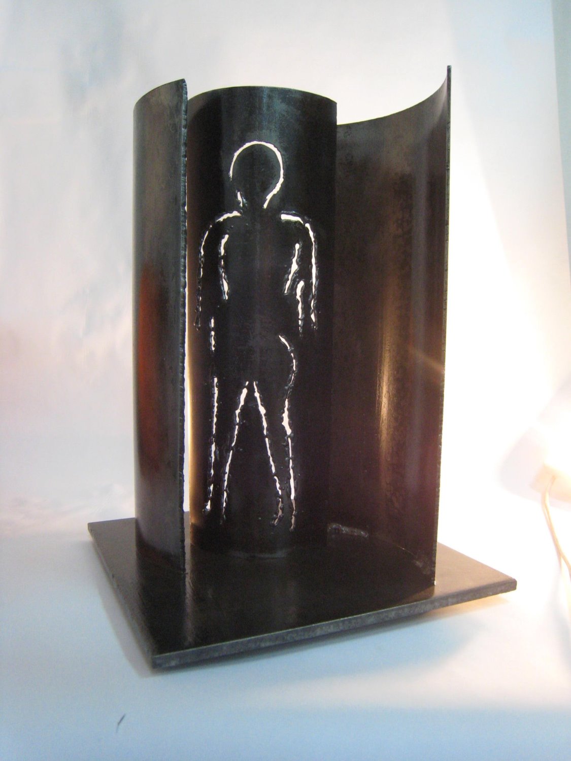 משה דיין,  "מאחורי הקלעים" , 2010,  45/30/30  ס"מ,  ברזל