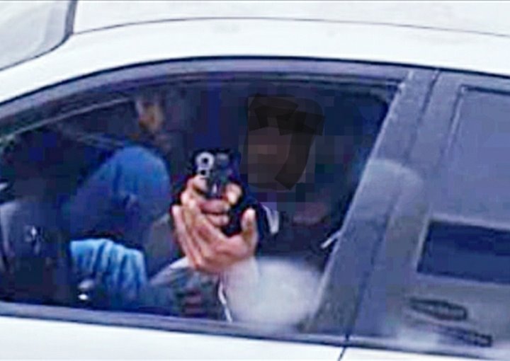 איומים בנשק (למצולמים אין קשר לכתבה). קרדיט - צילום פרטי