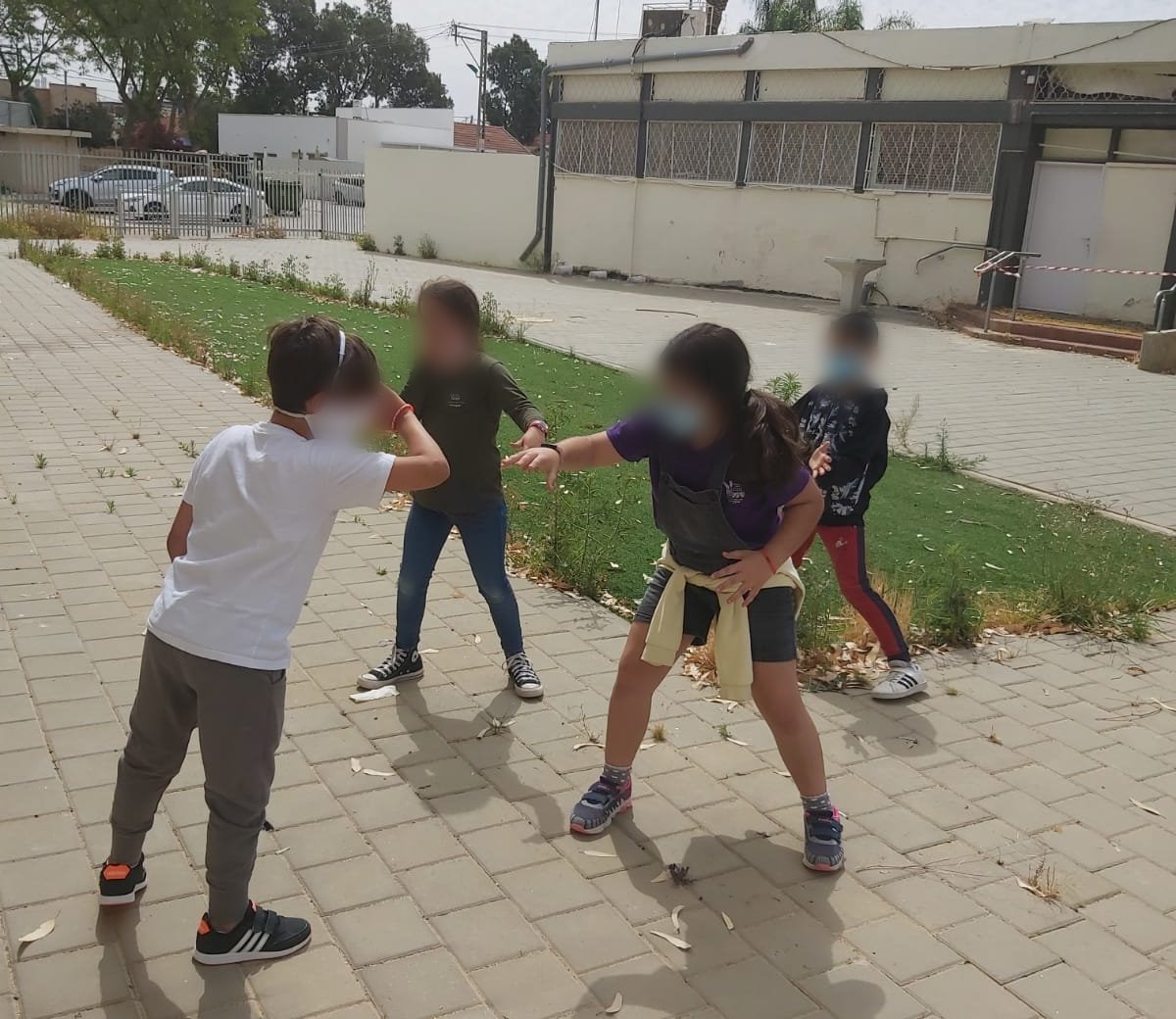 חוזרים לבית הספר בבאר שבע. קרדיט: בית ספר מענית