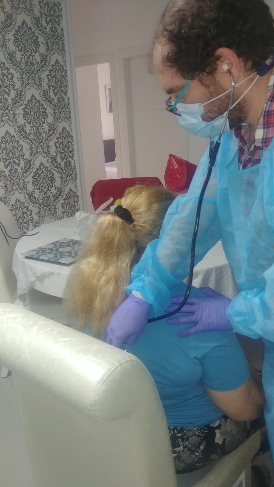 ד"ר דן קיסלניק בביקור בית צילום באדיבות כללית