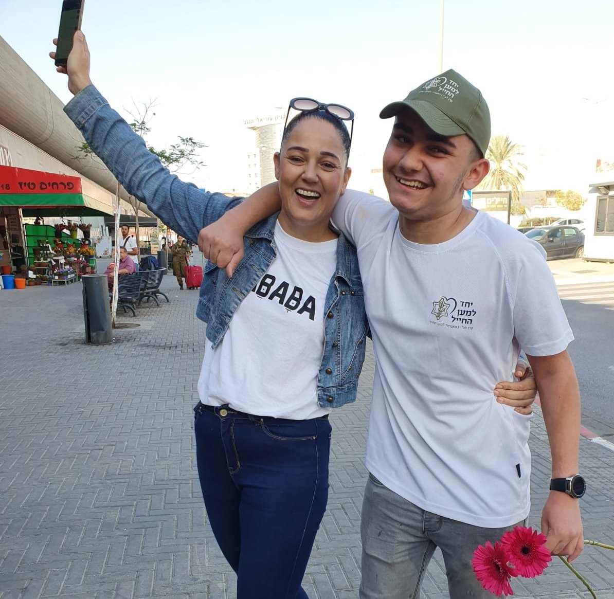 אוראל דהן וציפורה חלפון מתנדבי 'יחד למען החייל'