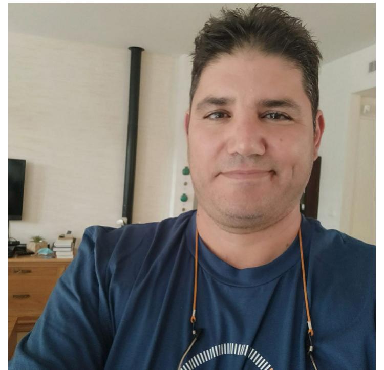 צביקה טרבלסי מנחה סדנאות לגמילה מעישון בכללית מחוז דרום