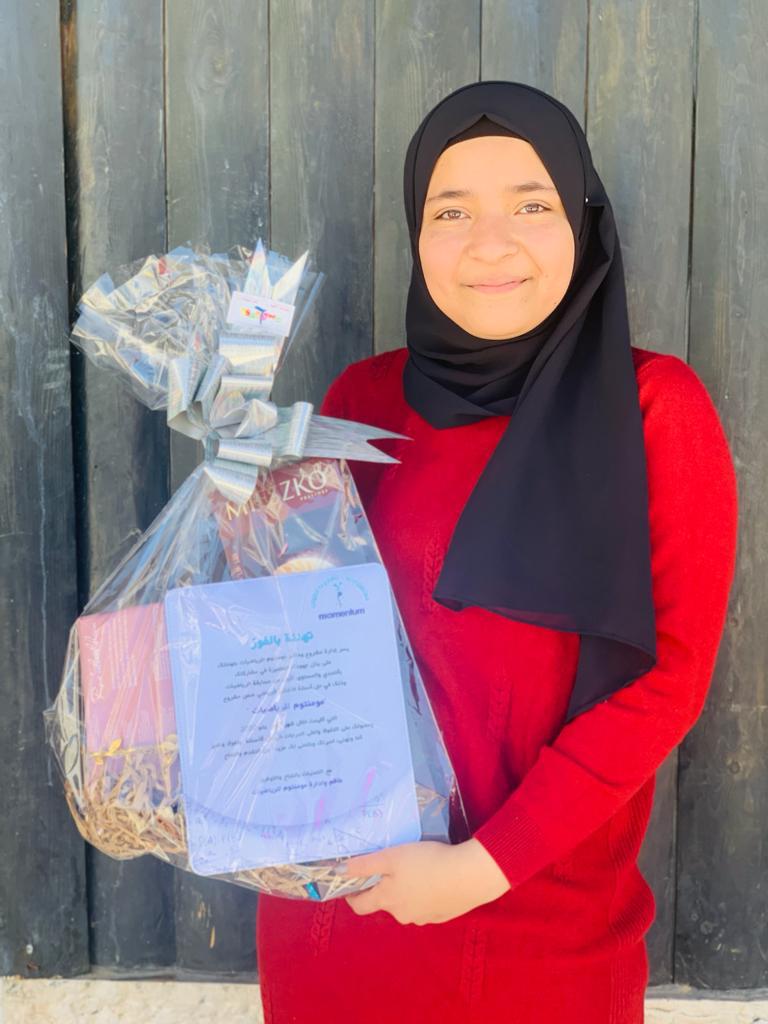 אחת הנערות שזכתה בחידון המתמטיקה של מומנטום. קרדיט: Social Finance Israel