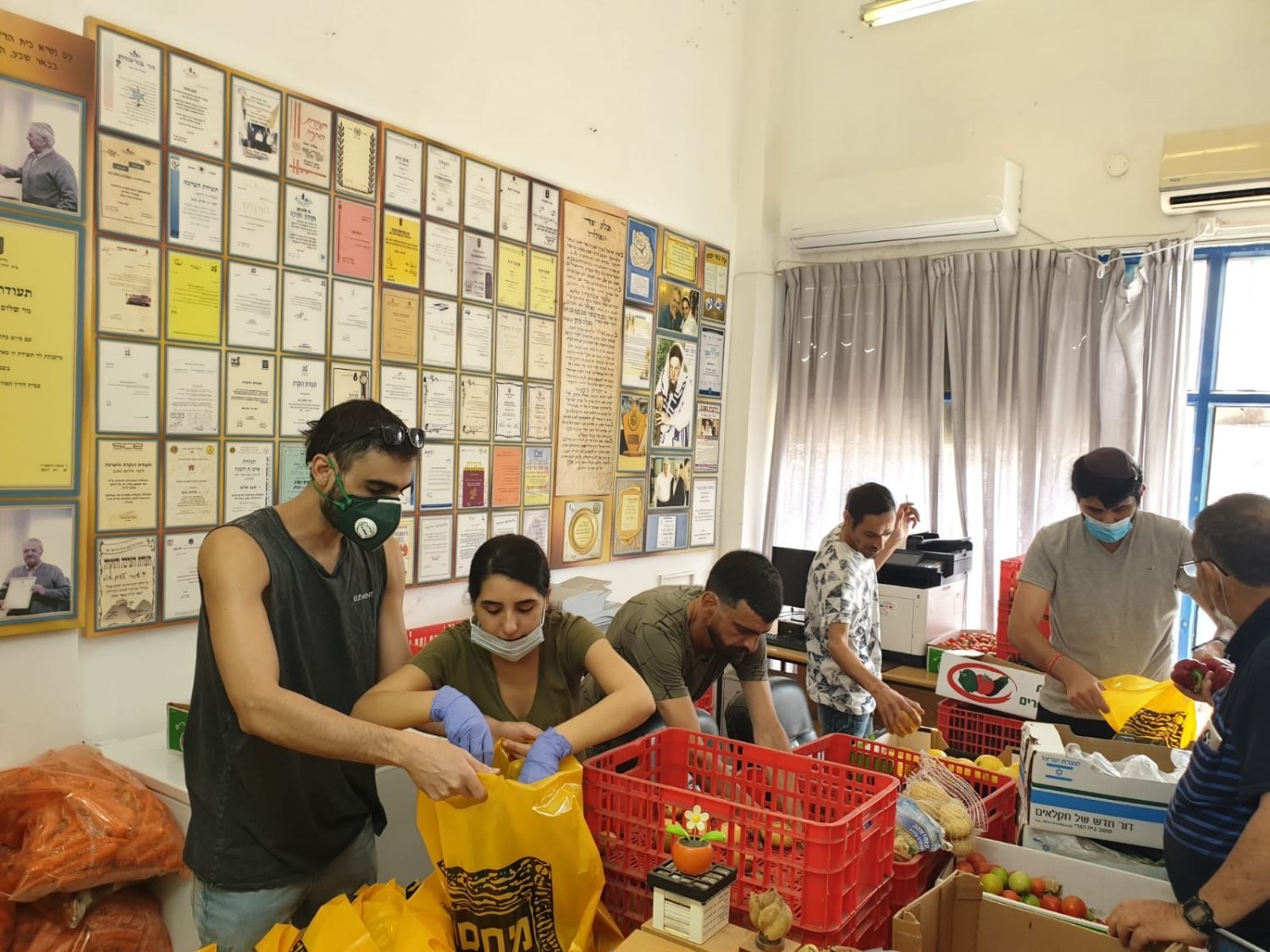 למרות שהלימודים מרחוק, ההתנדבות מקרוב