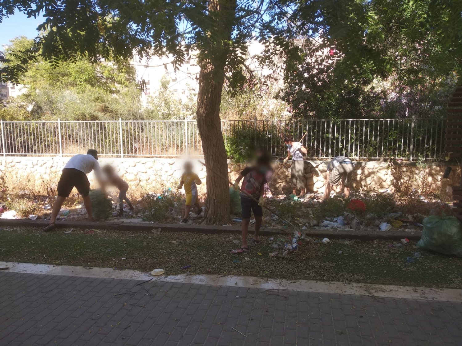 מנקים את שכונה ד'