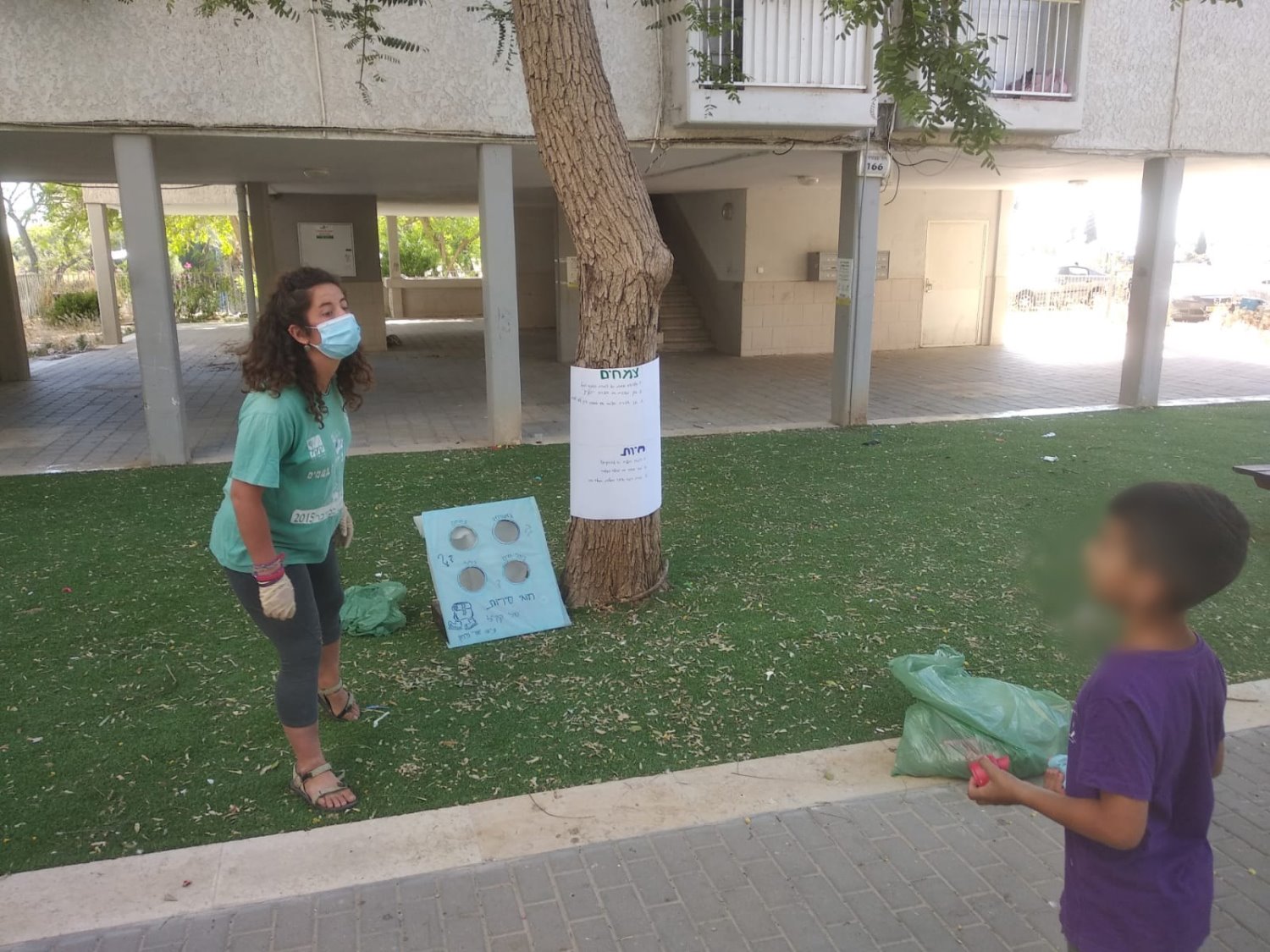 מנקים את שכונה ד'