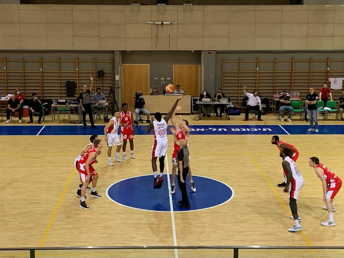 באדיבות הפועל "אלטשולר שחם" באר שבע בכדורסל