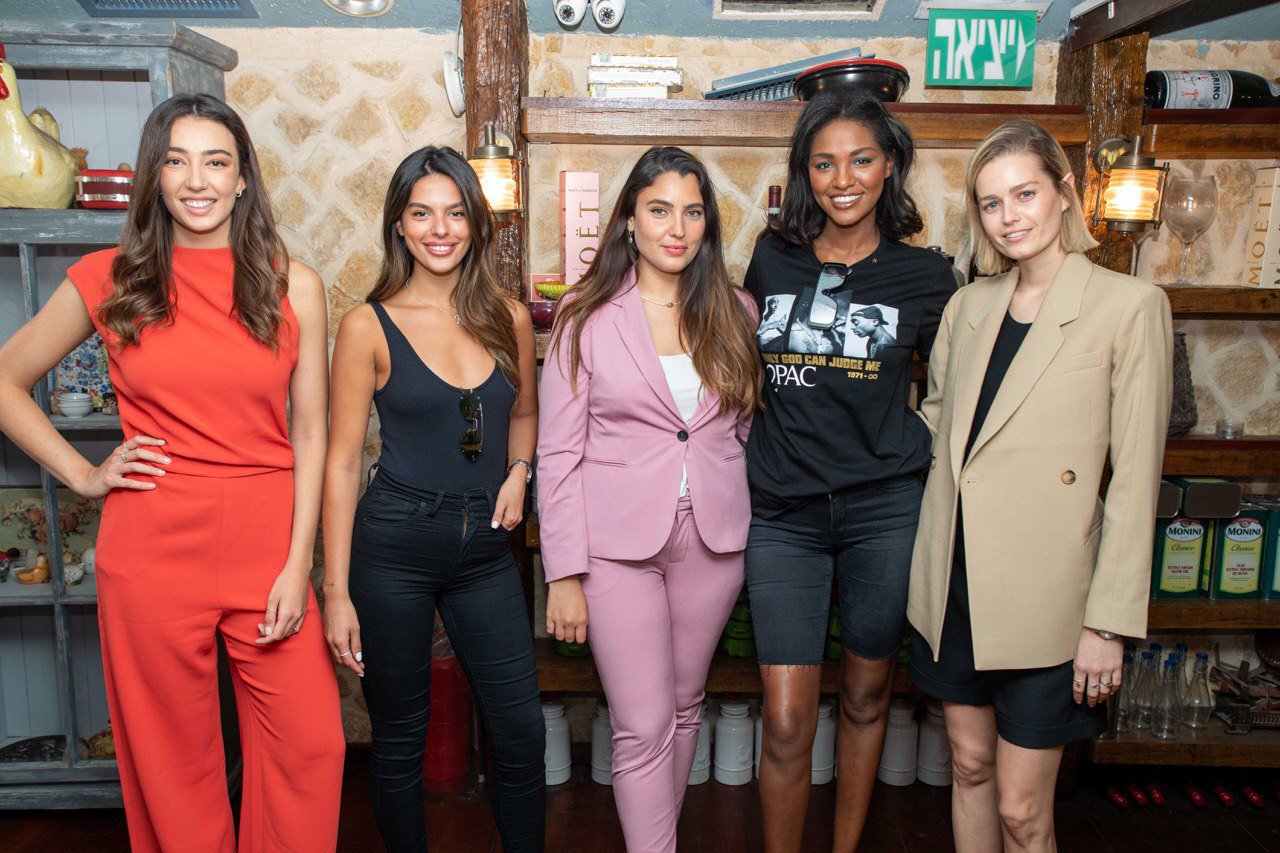 שביט ויזל, טיטי איינאו, מור ממן, קארין עליה, סלע שרלין. צילום טל שחר