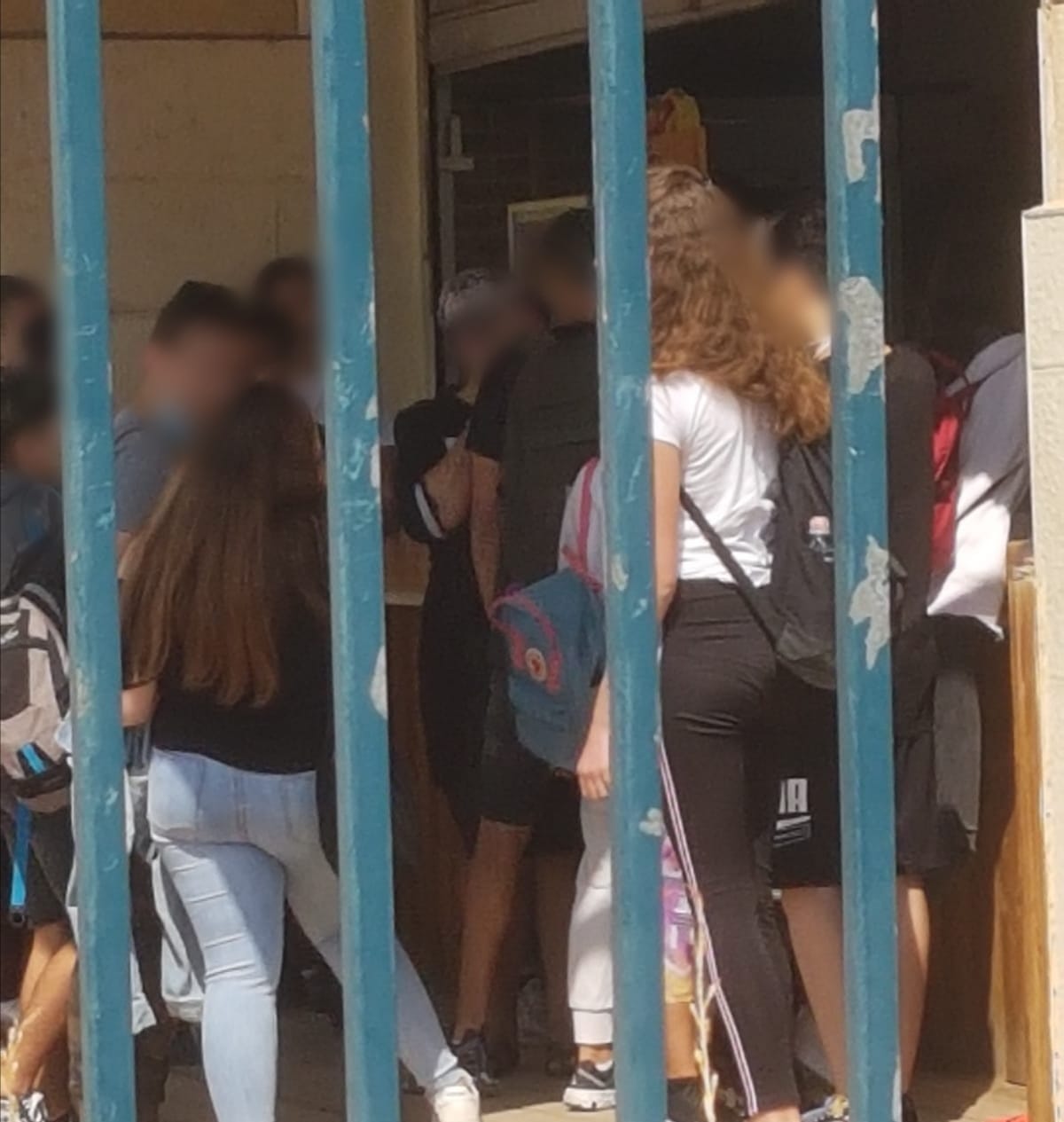 קשה לשמור על ההנחיות בבית הספר צילום פרטי 