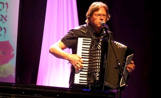 יוסי לב בהופעה (התמונה באדיבות יוסי לב)