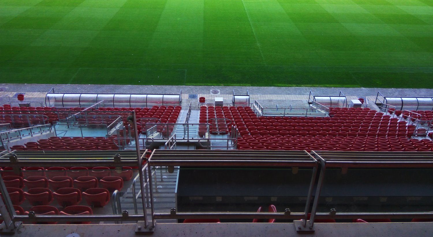 יציעים ריקים בטרנר. צילום: יהלי אוזן