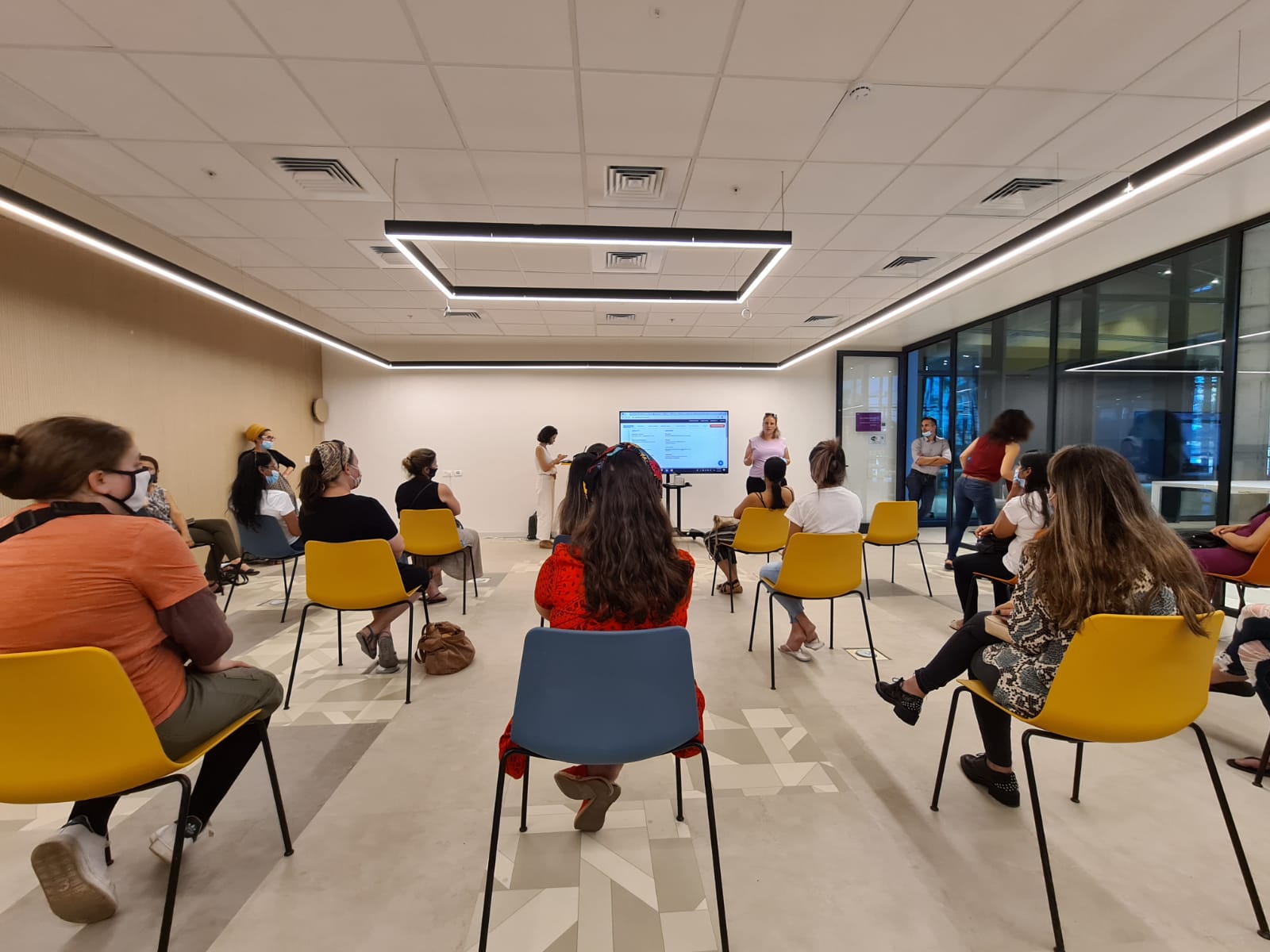 באדיבות ארץעיר