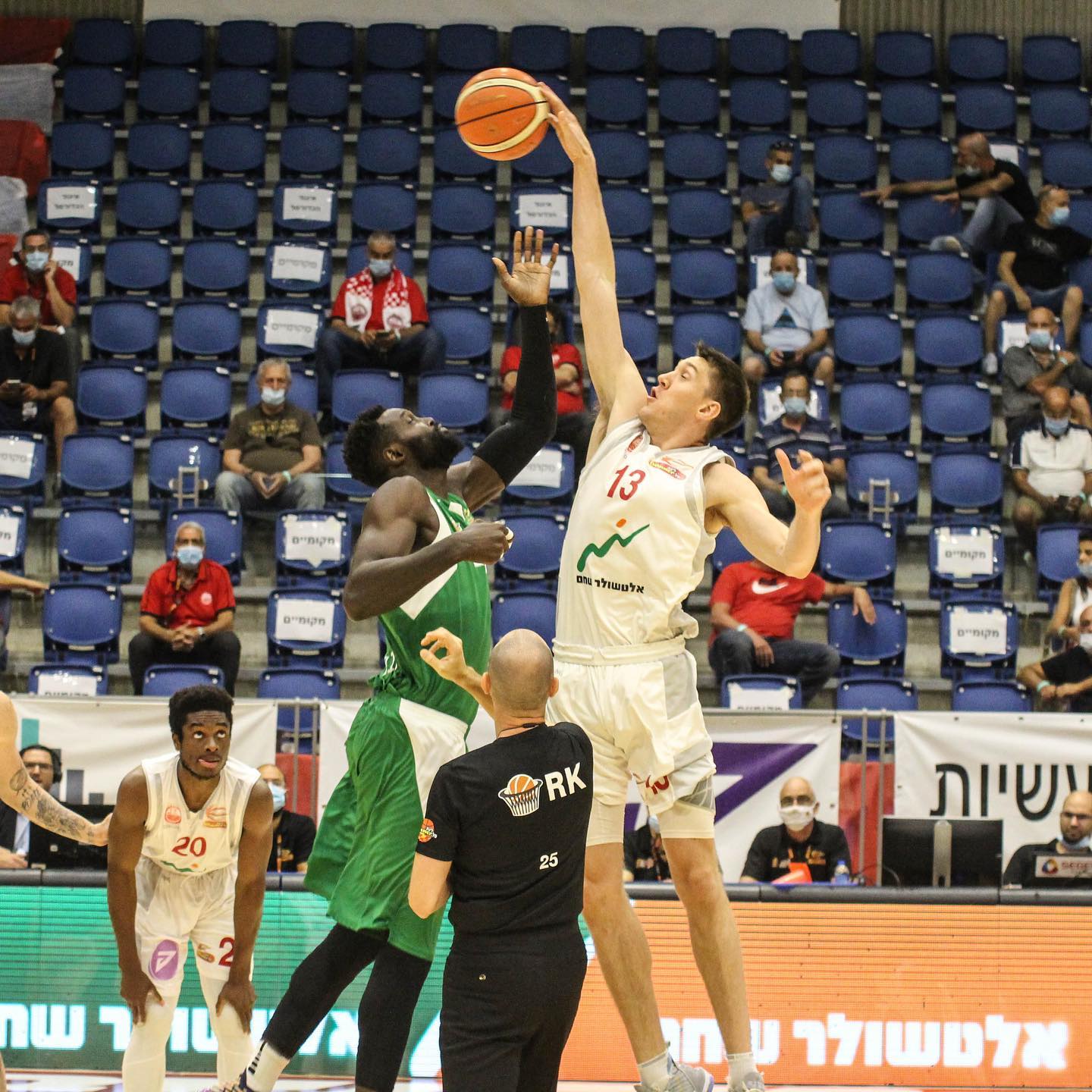 באדיבות הפועל "אלטשולר שחם" באר שבע בכדורסל