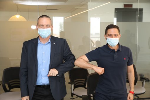 רוביק דנילוביץ&#39; והשר יזהר שי