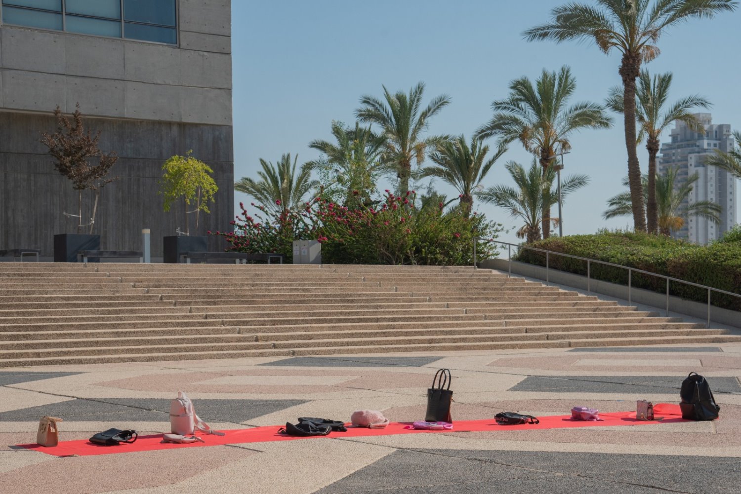 מיצג "תיק בלי שר" | שירן אבוחצירה, בת אל כהן וקרן דרור