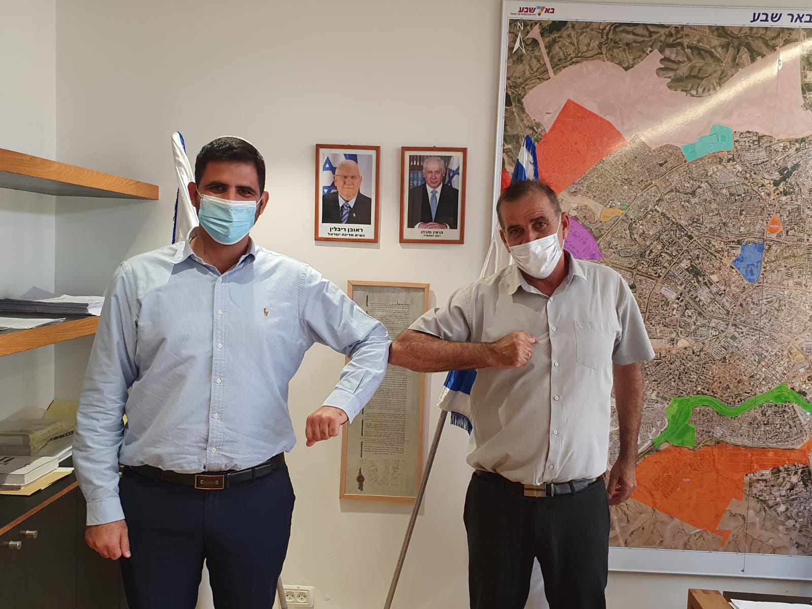 סגן ראש העיר באר שבע מר שמעון בוקר וחה"כ ד"ר שלמה קרעי 