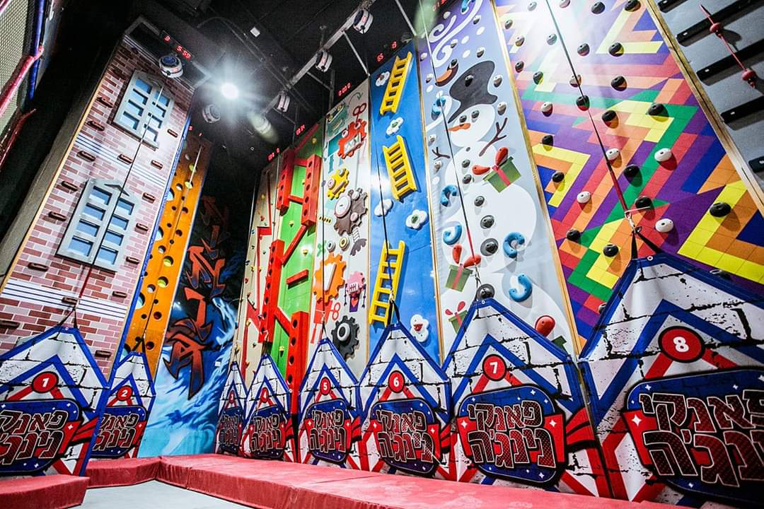 קיר טיפוס בפאנקי מאנקי צילום עידן אסלן 