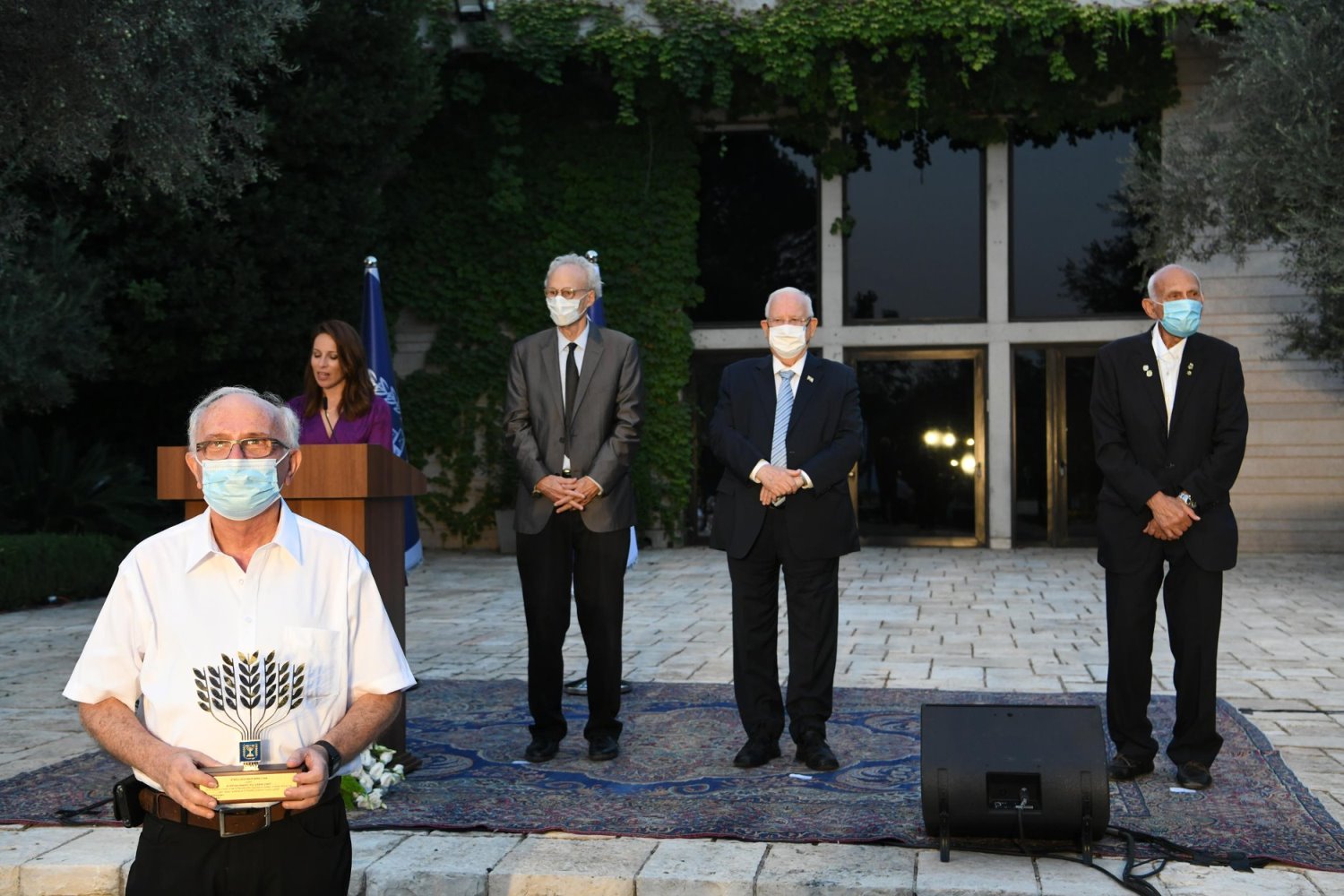 מקבל הפרס הוא דב גריידנגר, מתנדב בית המשפט הקהילתי בבאר שבע. צילום: עמוס בן, גרשום, לע"מ