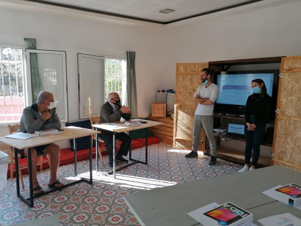 פרויקט 'סבים אונליין', באדיבות TECH7