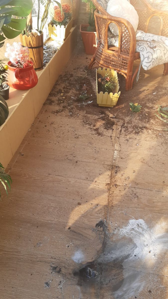 אבקת השריפה על רצפת המרפסת. קרדיט - צילום פרטי