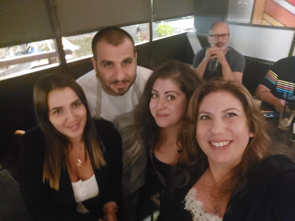 צוות נשות התיאטרון עם השף אביתר מלכה - צילום פרטי