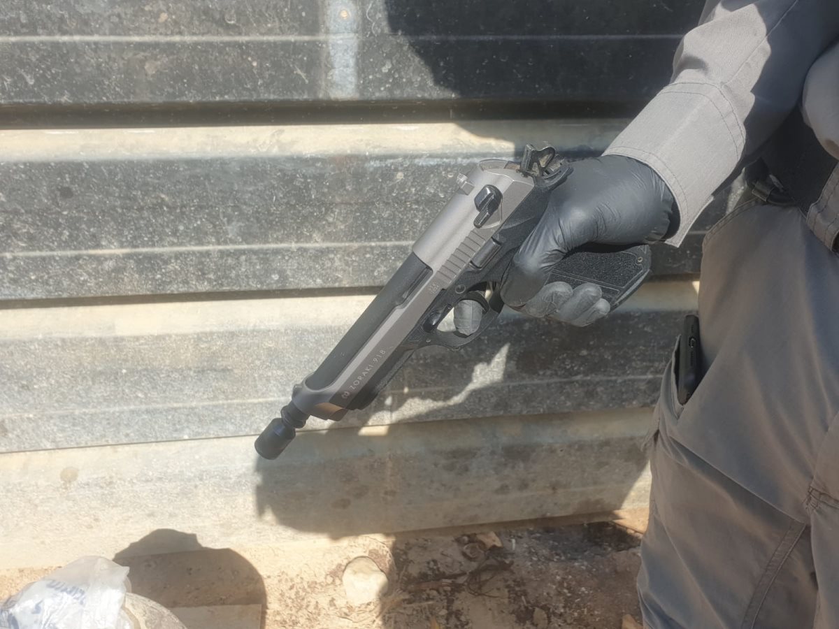 האקדח שנתפס בשגב שלום. קרדיט - דוברות מרחב נגב