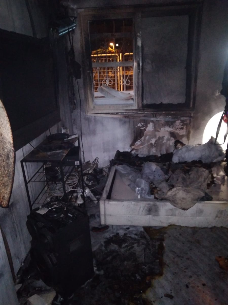 הדירה השרופה. קרדיט - דוברות כבאות והצלה