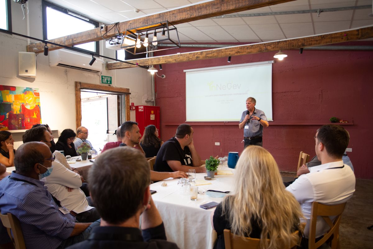 קרדיט ניק סמירנוב