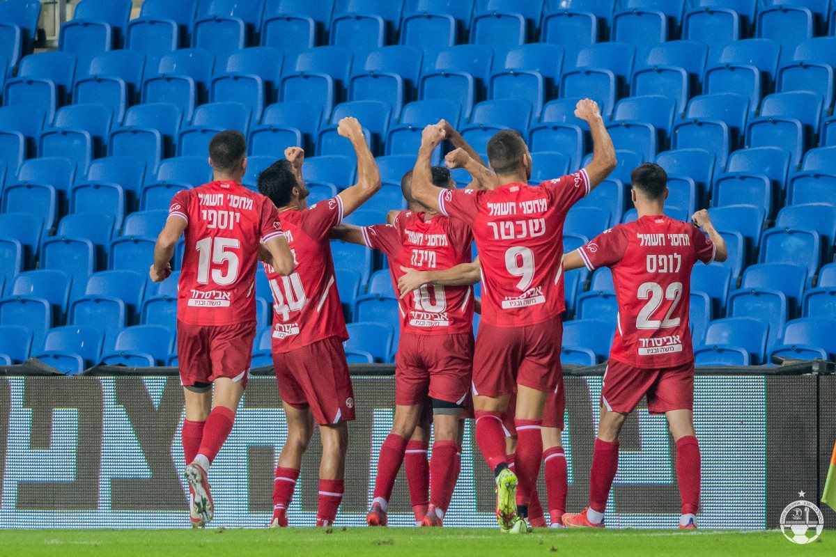 תחגגו, מותר לכם. קרדיט - הפועל "מחסני השוק" באר שבע