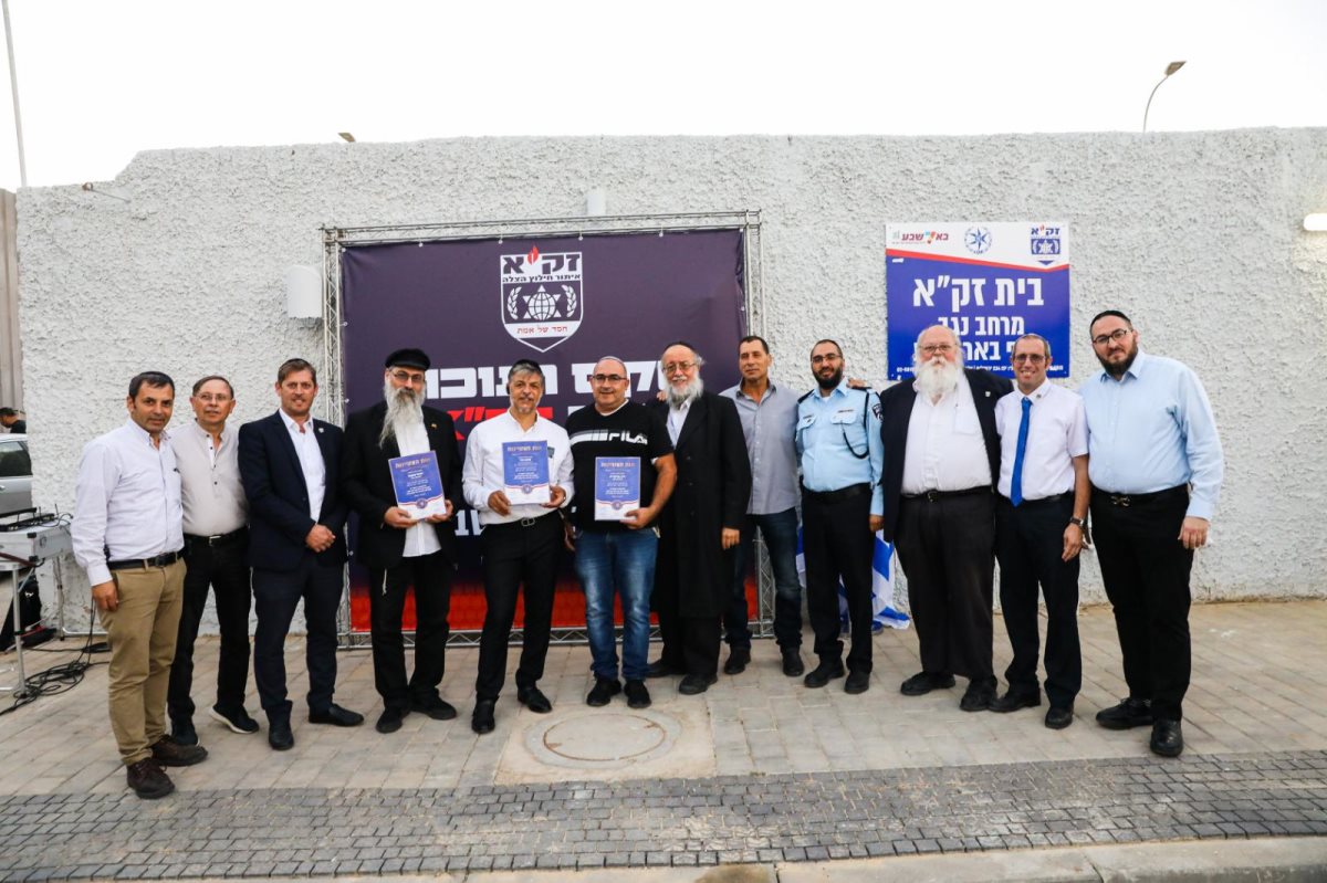 קרדיט - מענדי קורנט