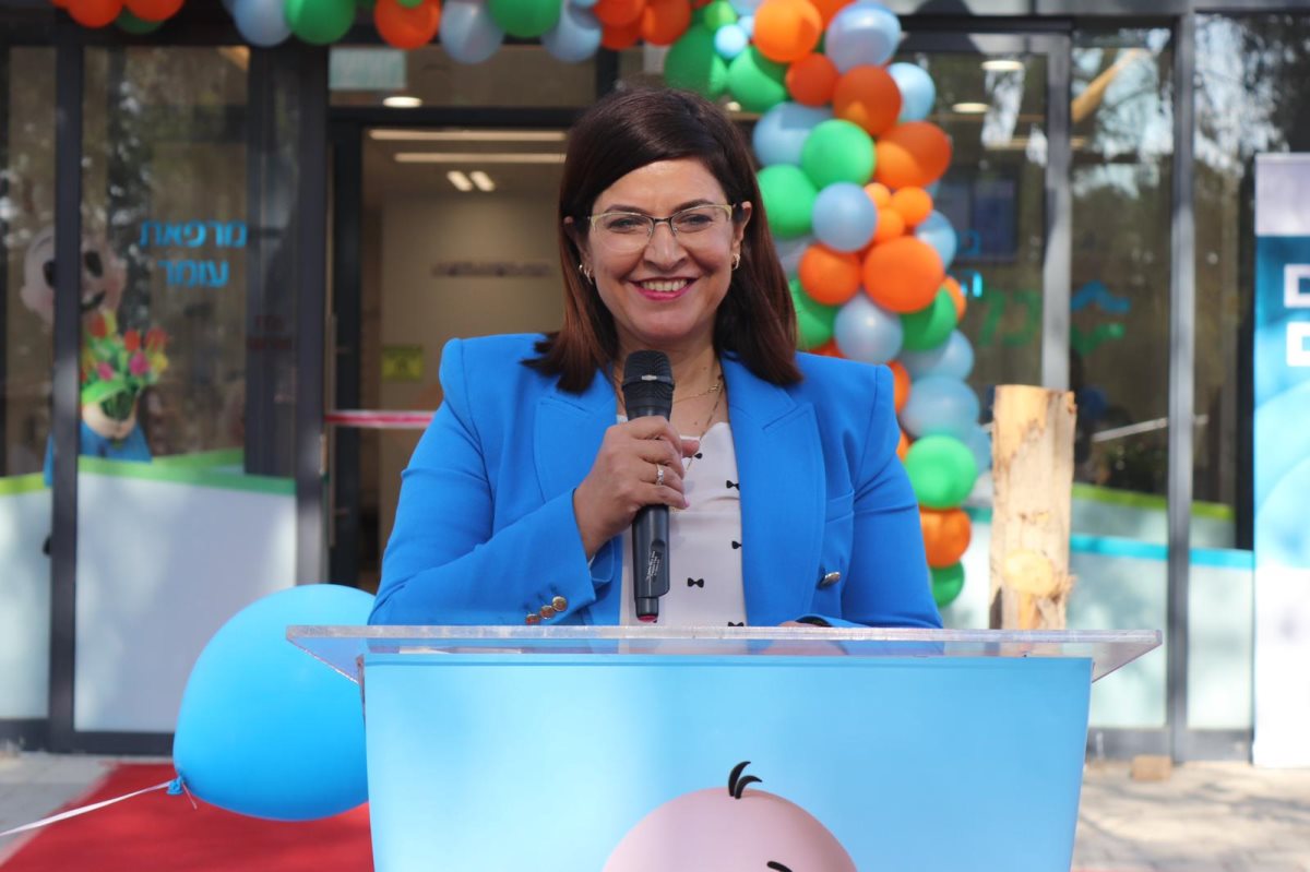 הגב' חדווה אמונה מנהלת כללית מחוז דרום. באדיבות כללית