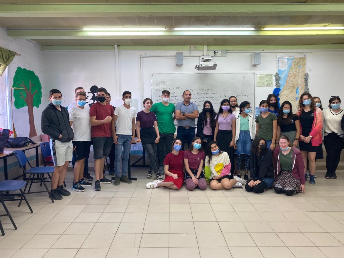 דיאגו יחד עם התלמידים. קרדיט: ארגון דוברות נכי צה"ל