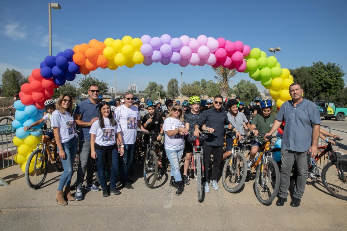 מאות הרוכבים בפתח המסלול. קרדיט - "כיוונים"