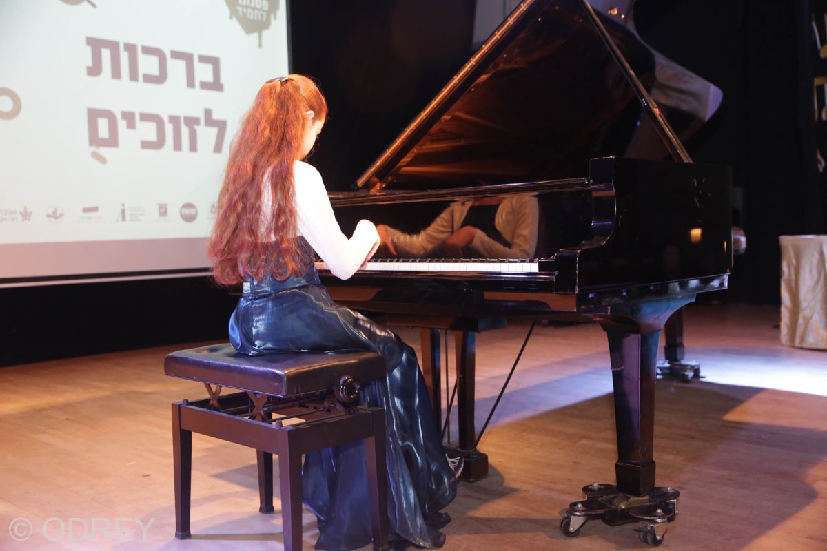 קרדיט - מייק אדרי