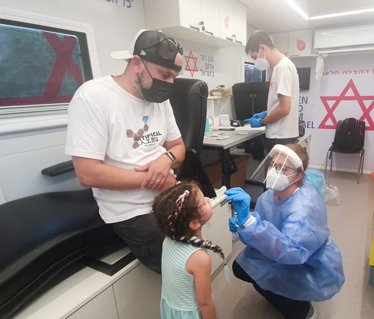 בדיקות קורונה, קרדיט: דוברות מד''א