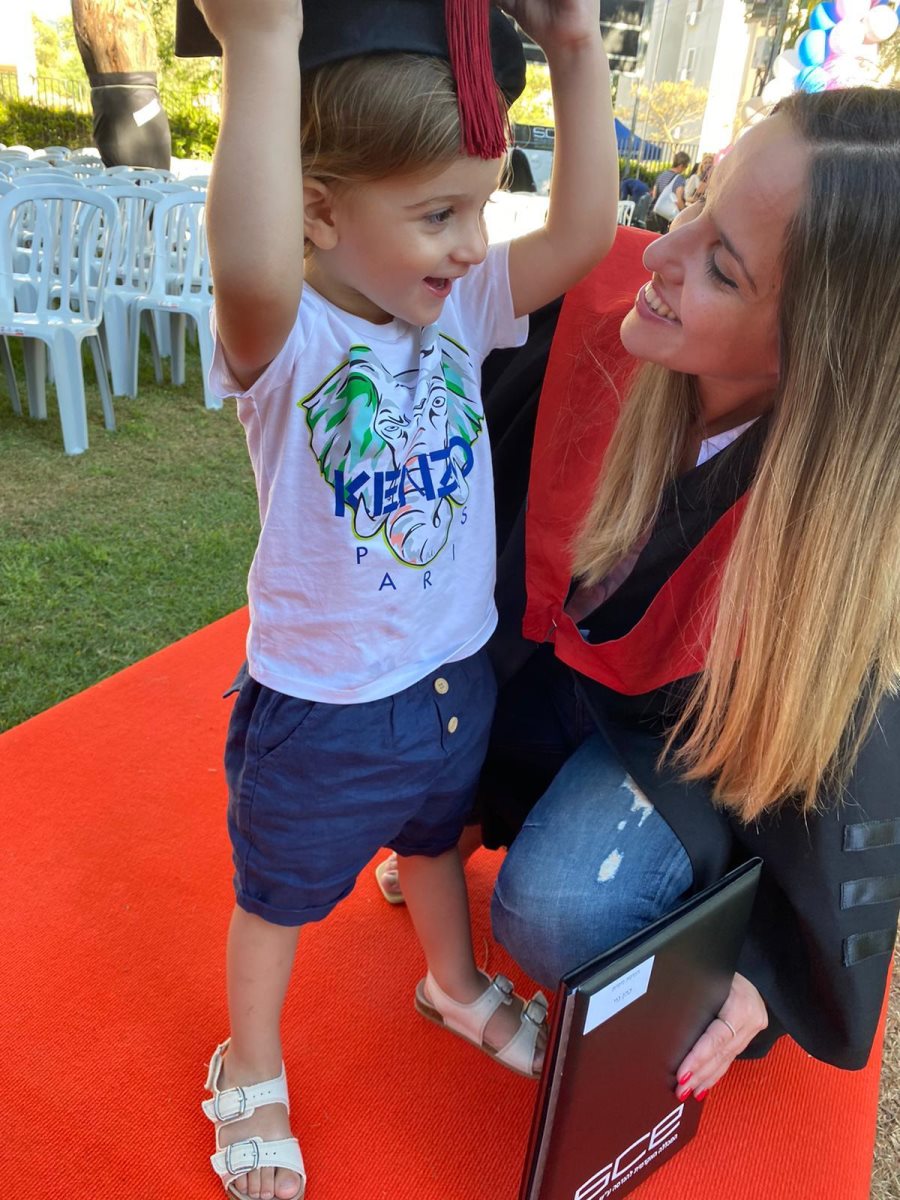 נוי כהן עם בנה. קרדיט - צילום פרטי