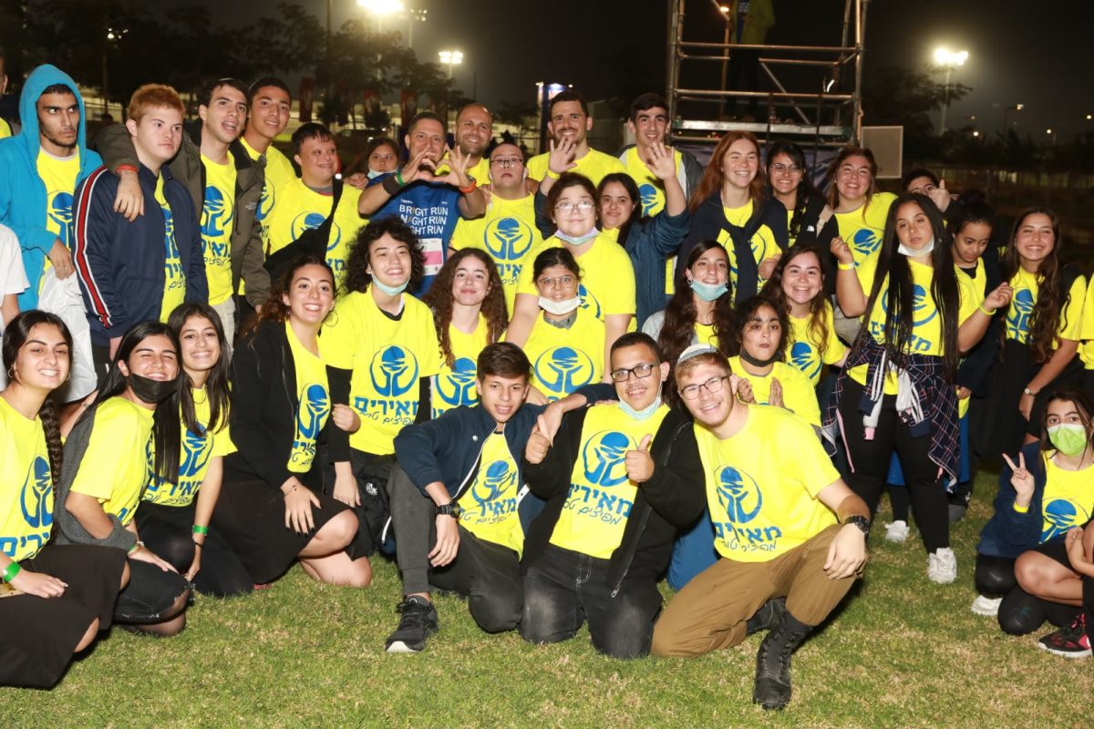 צעירי עמותת "מאירים" במרוץ הלילה האחרון. קרדיט - דיאגו מיטלברג